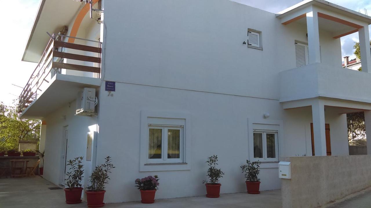 Apartman Borna Starigrad Paklenica Exterior photo