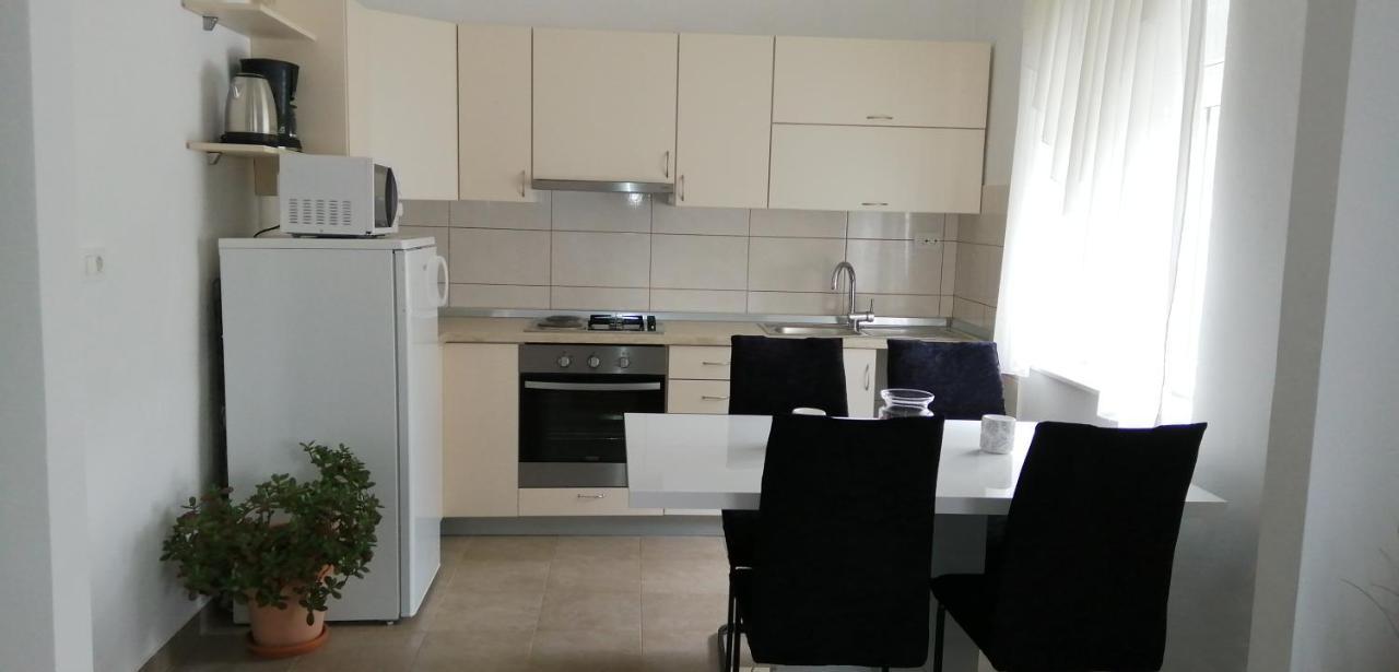 Apartman Borna Starigrad Paklenica Exterior photo